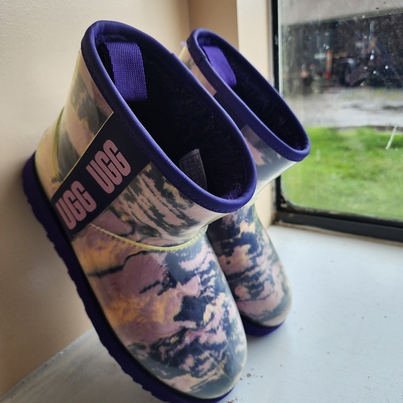 UGG CLASSIC CLEAR MINI MARBLE VIOLET NIGHT WATERPROOF FUR BOOT SIZE 7 WOMEN - Picture 10 of 10